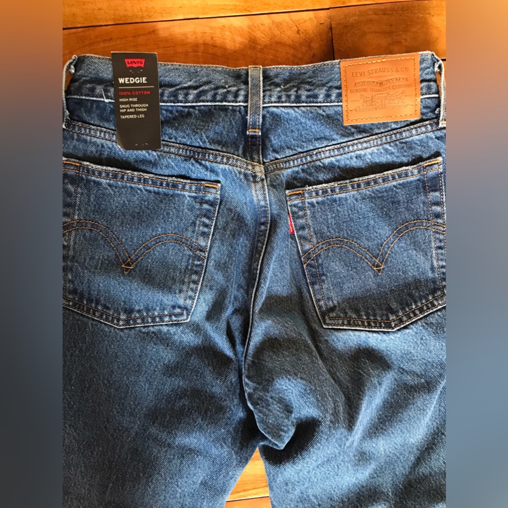 Levi’s wedgie size 25, NWT
